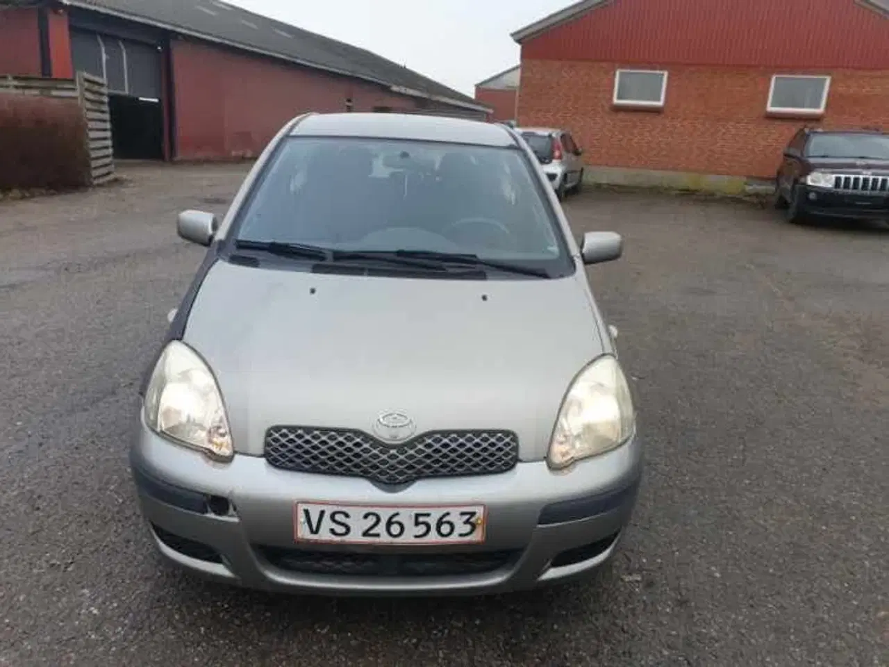 Billede 2 - Nye synet  Toyota Yaris 1.0 benzin sælges. Bilen s