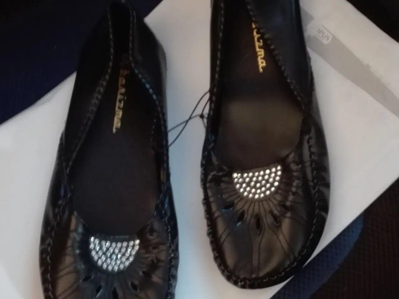 Billede 1 - Små Karizma sorte sko