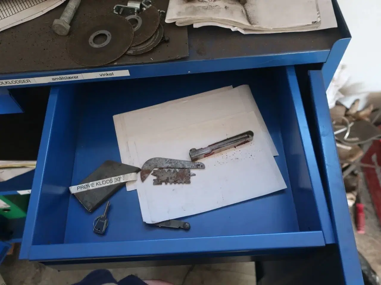 Billede 4 - Stålskab med div. Værktøj