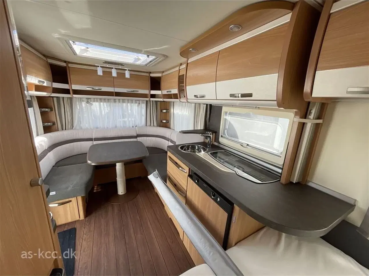 Billede 7 - 2018 - Knaus Südwind 450 FU   Knaus Südwind årg. 2018 4 sovepladser, 5 siddepladser, mover, posemarkise, cykelholder.