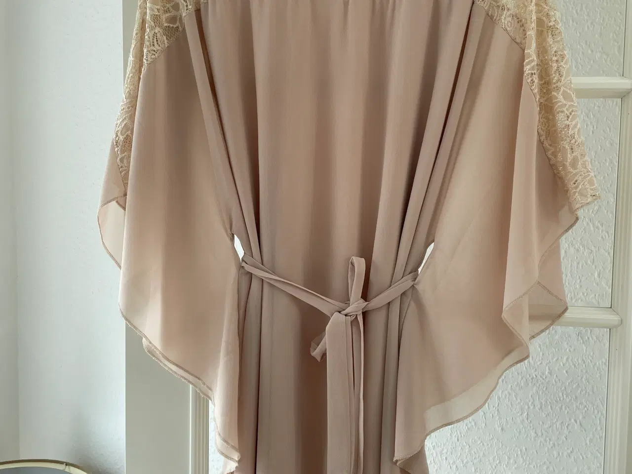 Billede 1 - Smuk kjole fransdesignet str one size