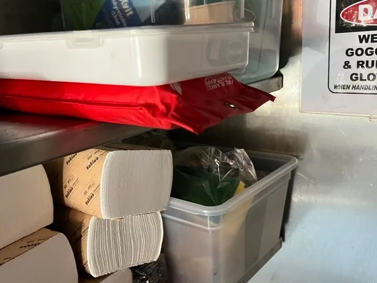 Billede 2 - 4 hylder i rustfri stål inkl. indhold