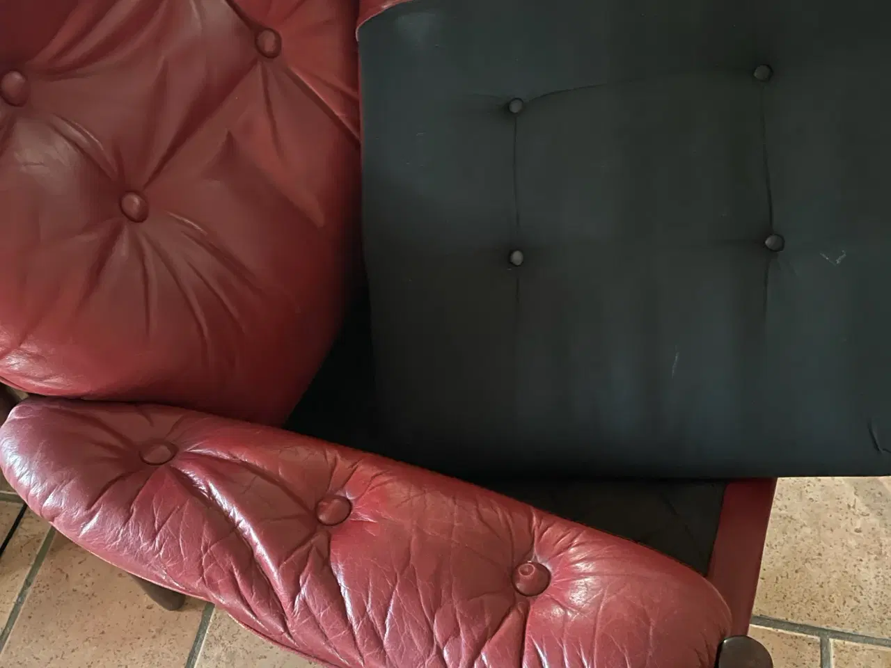 Billede 1 - Sofa stol i mørkt træ og flot rødt læder. 