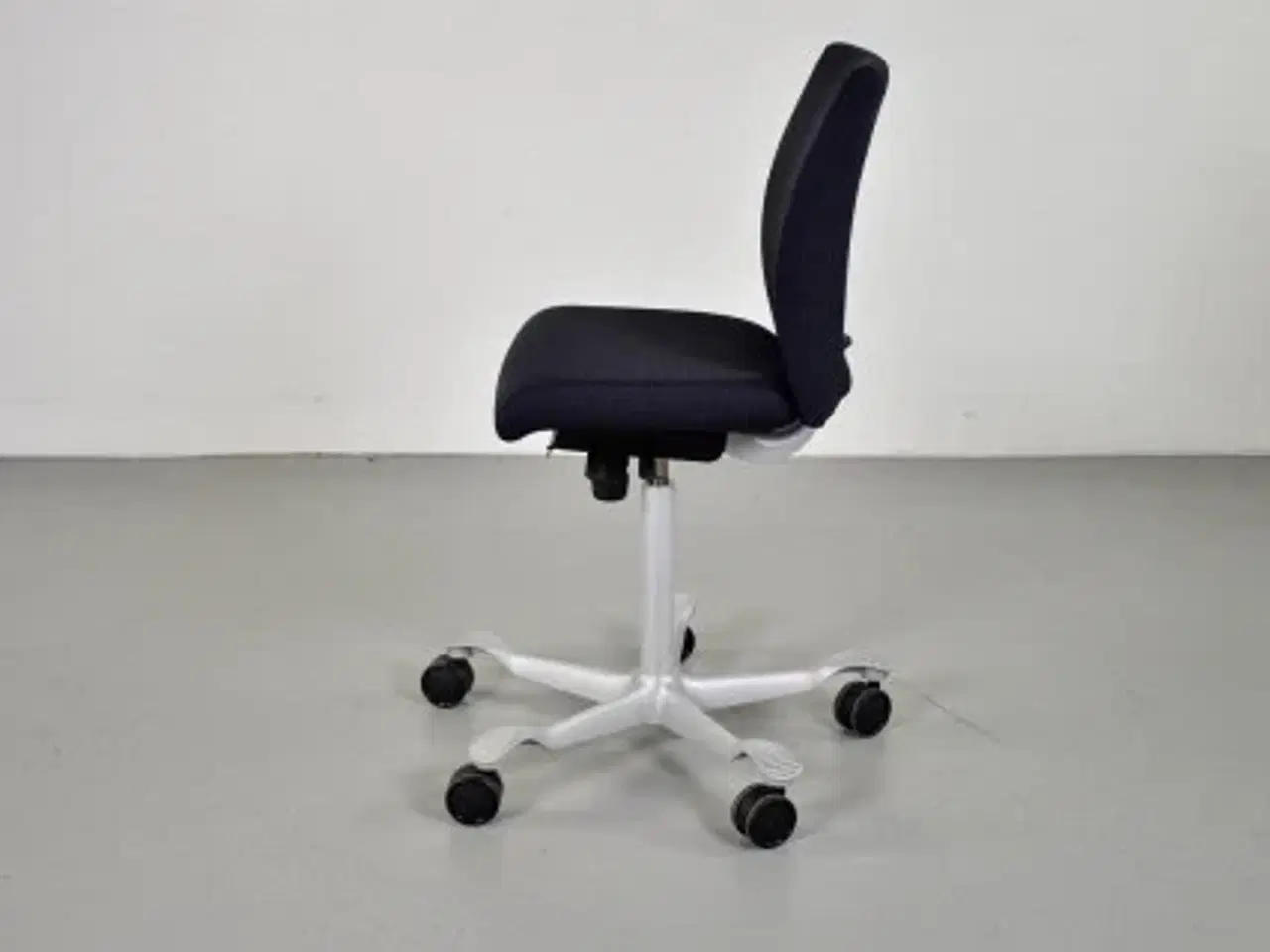 Billede 2 - Häg h04 4200 kontorstol med sort/blå polster og sølvgråt stel