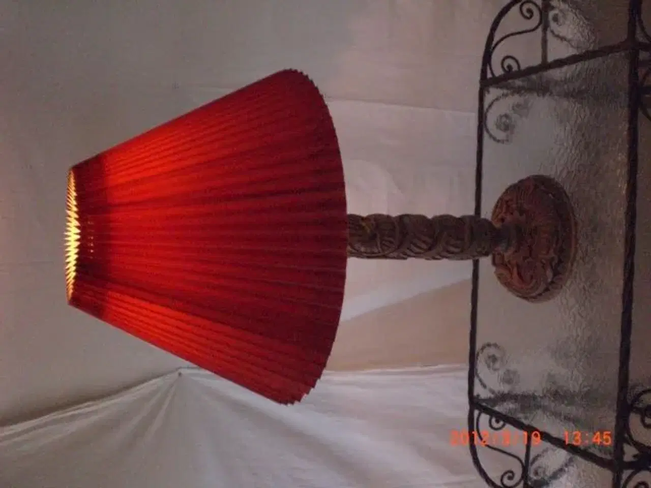 Billede 1 - Træbordlampe med udskæringer