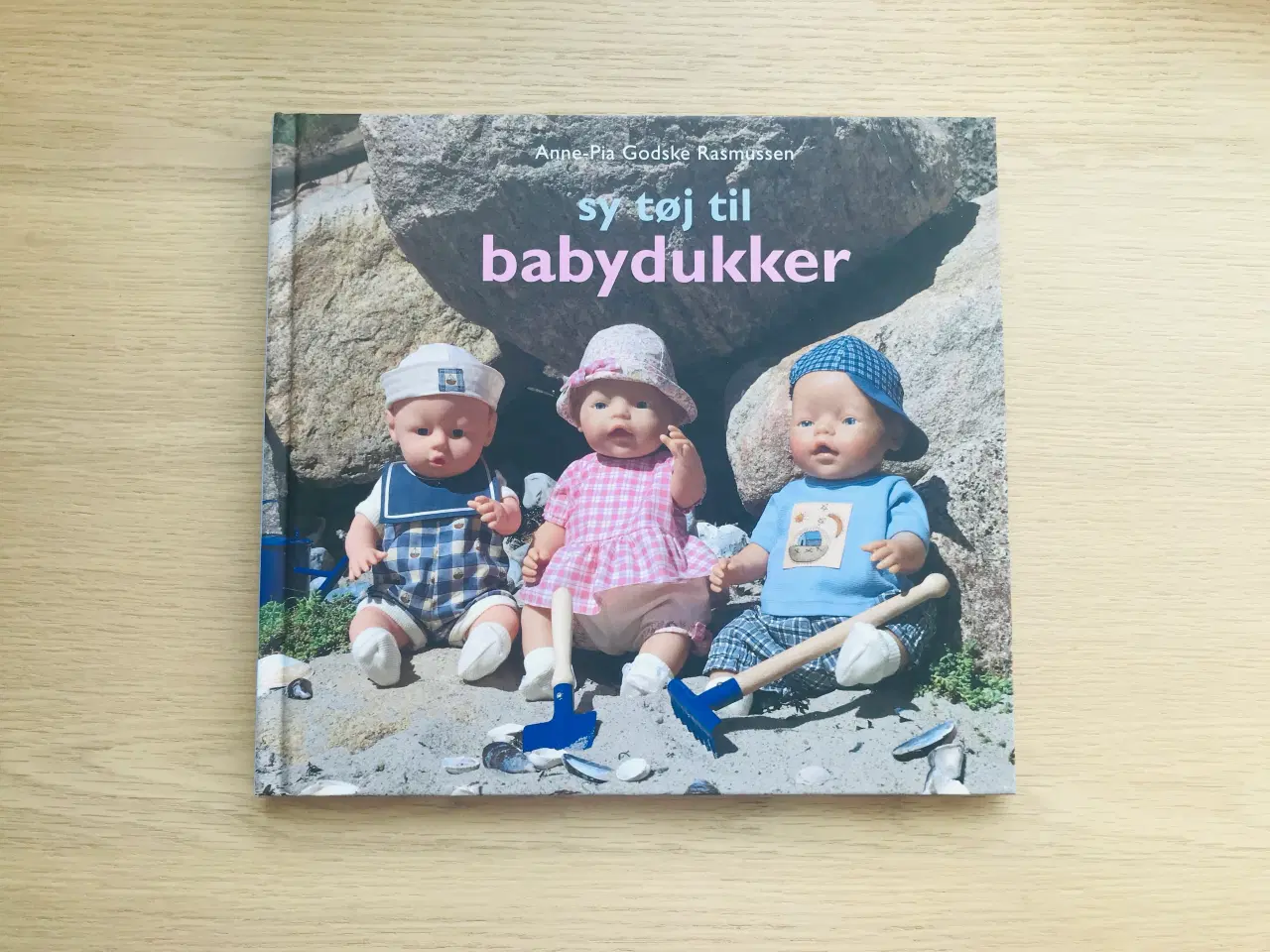 Billede 1 - Sy tøj til babydukker af Anne-Pia Godske Rasmussen