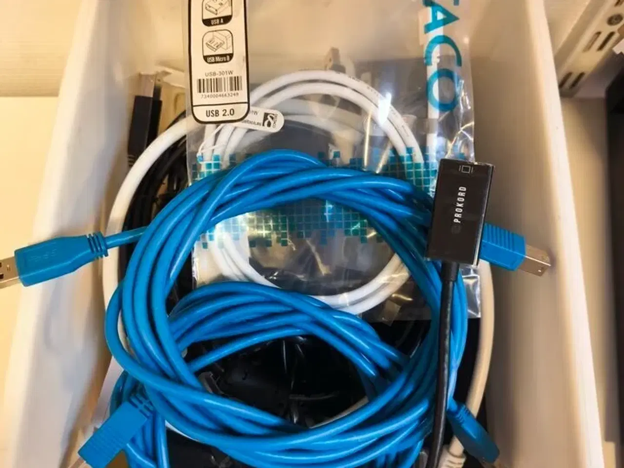 Billede 1 - Kasse med blandet IT udstyr (se billeder)