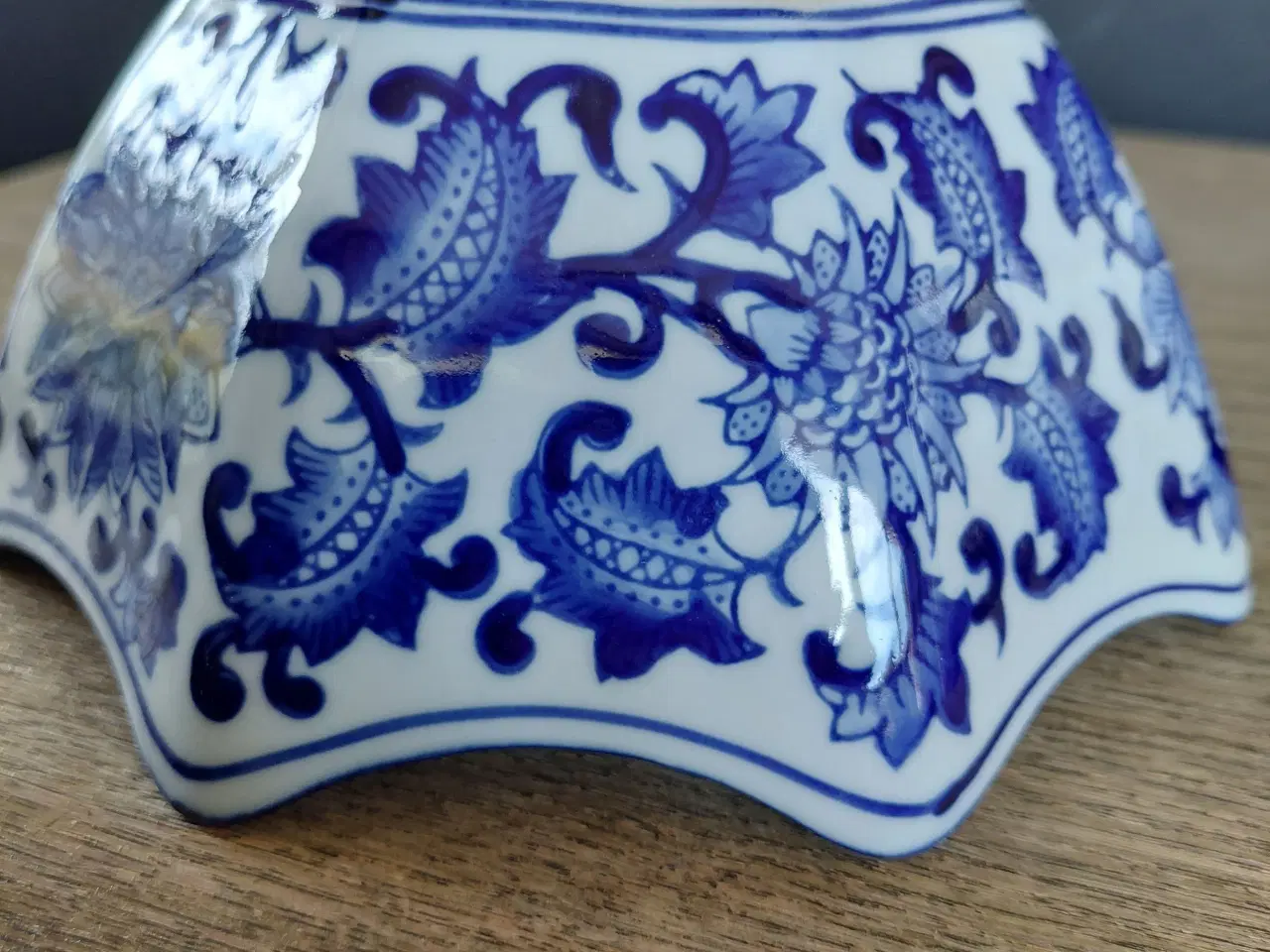 Billede 6 - Porcelæn, skål super flot, hvid med blå tegn