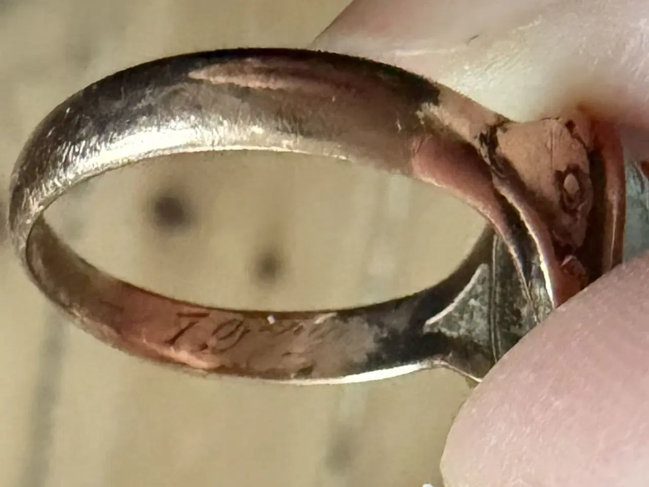 Billede 5 - Guldring i 14 karat med sten