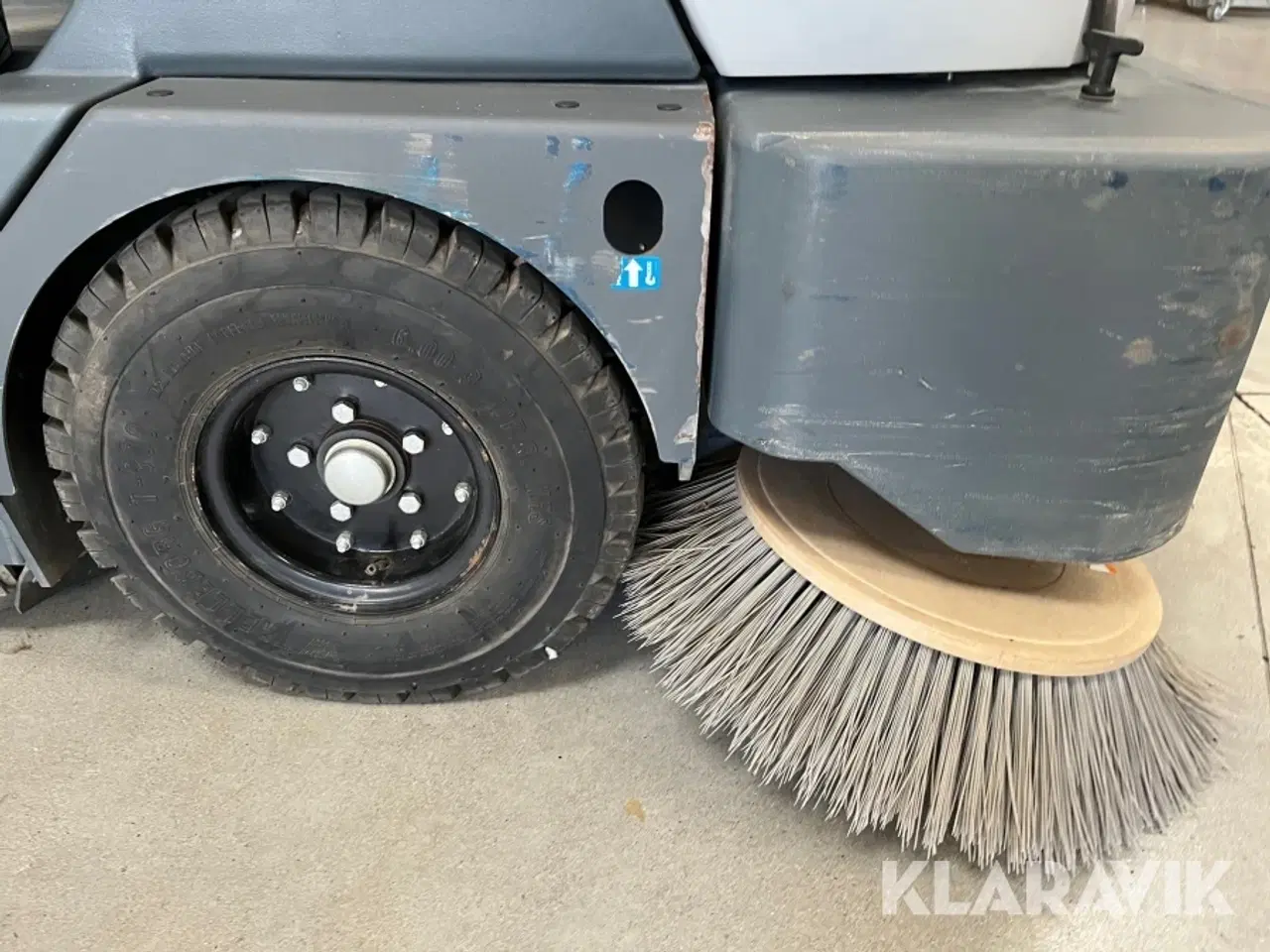 Billede 11 - Fejemaskine Nilfisk SW8000 med ekstra dele børster/filter