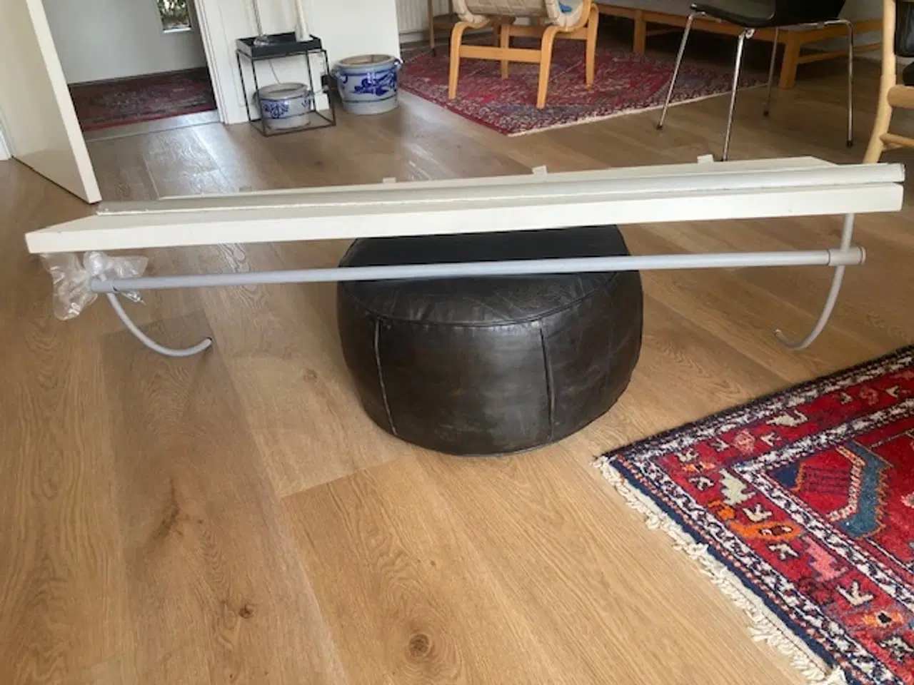 Billede 2 - Garderobestang med overhylde