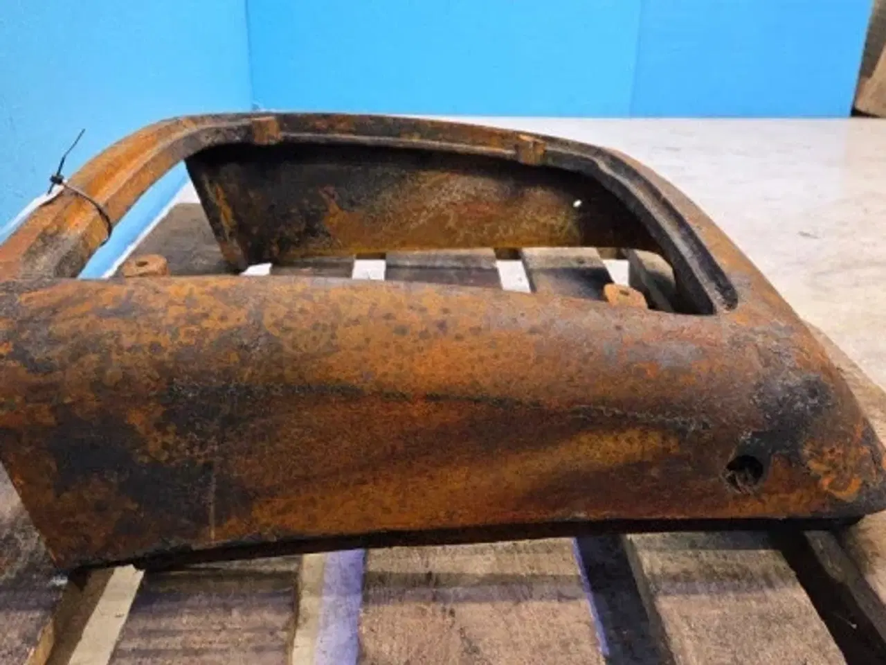 Billede 14 - New Holland LB115B Hjelmplade 87325160