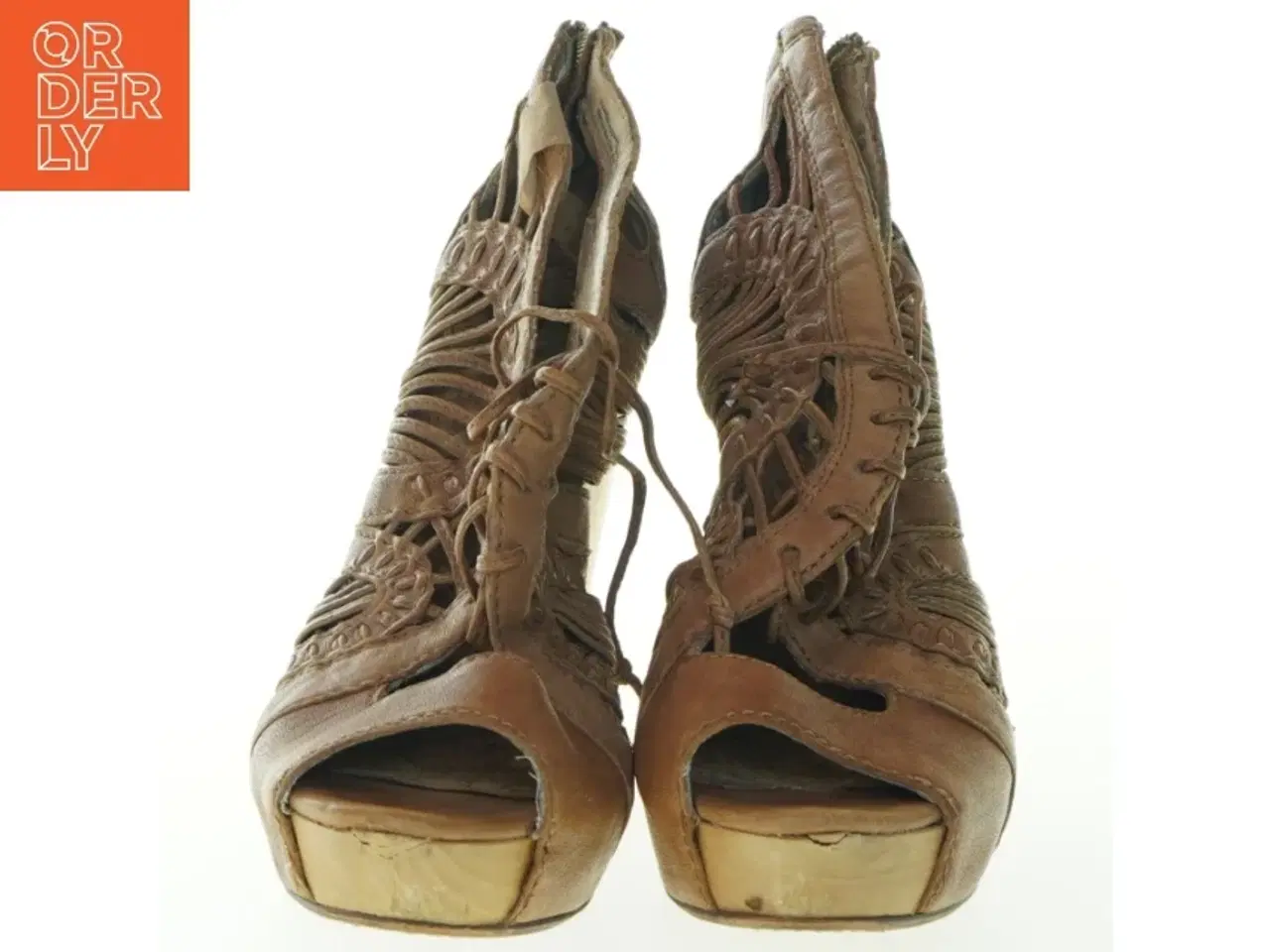 Billede 3 - Kilehælsandaler i brun læder (damestr. 38 )