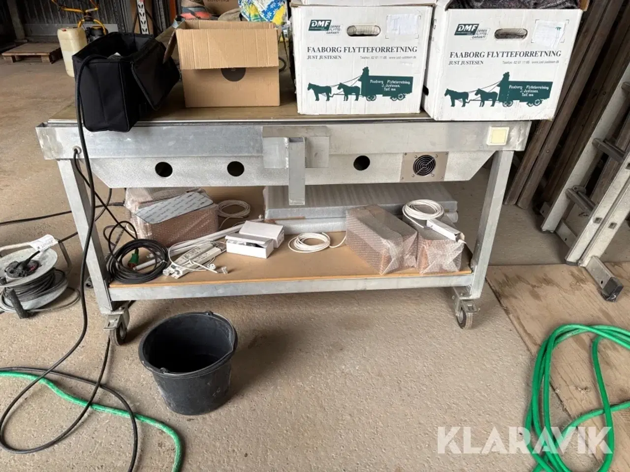 Billede 5 - Arbejdsbord på hjul uden indhold