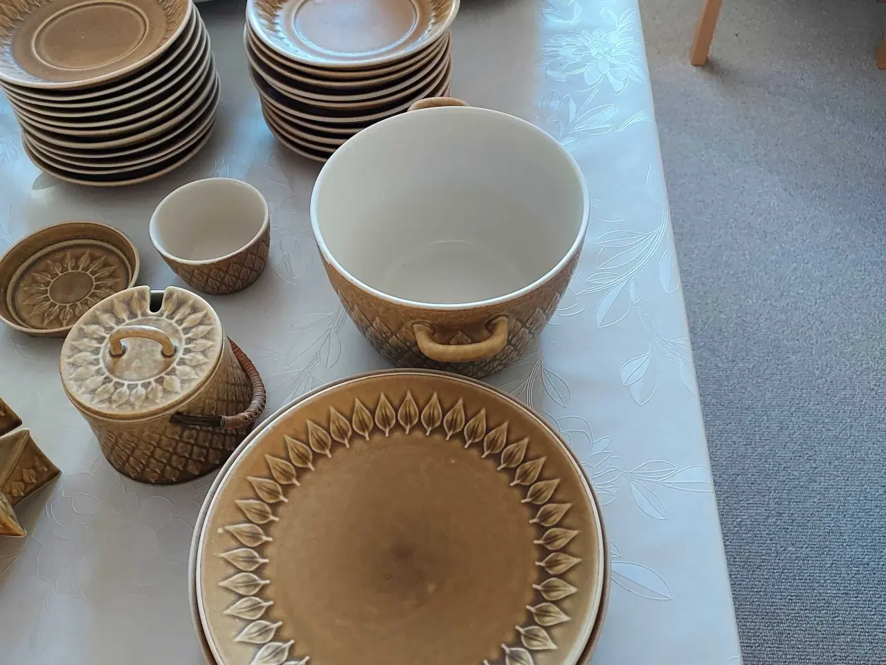 Billede 3 - Bing & Grøndahl, Kronjyden, Relief stel