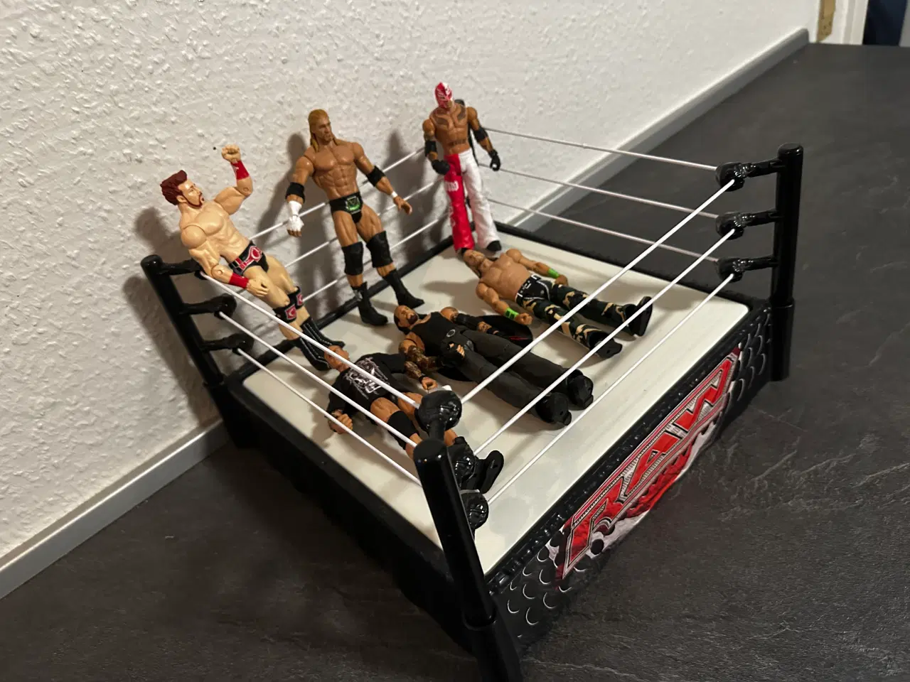 Billede 2 - WWE Wrestling Ring med 6 figurer