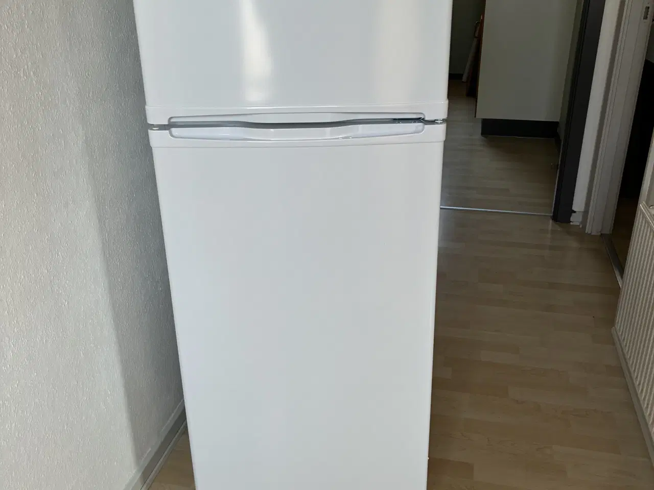 Billede 1 - Nyt køleskab med lille fryser med kvittering