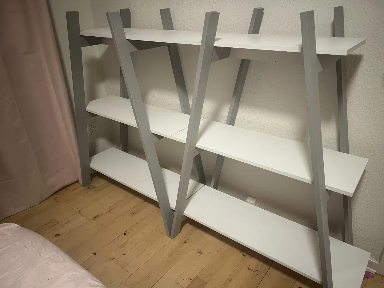 Billede 1 - Reol A facon. Som ny