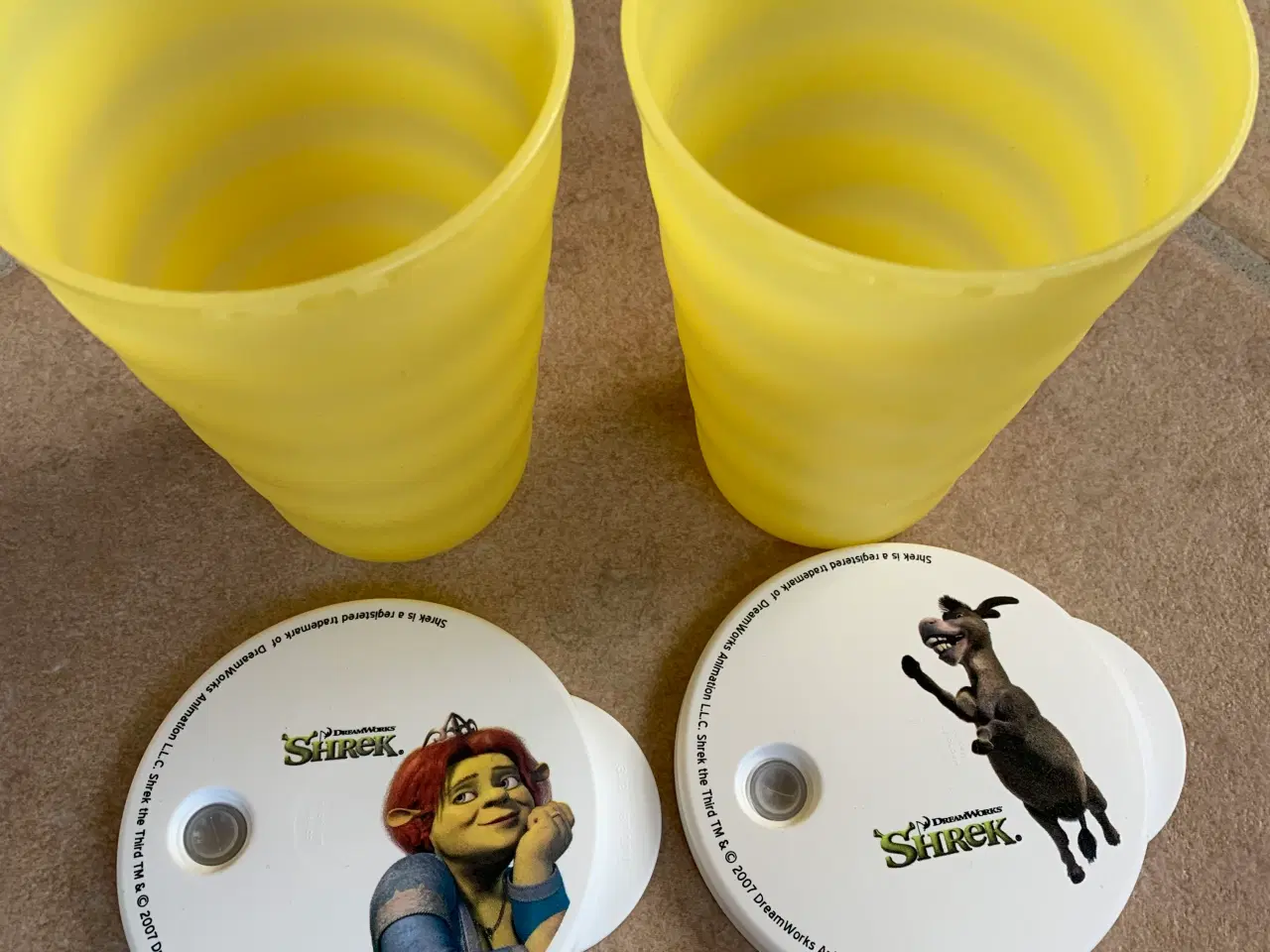 Billede 3 - Tupperware krus med låg til sugerør 