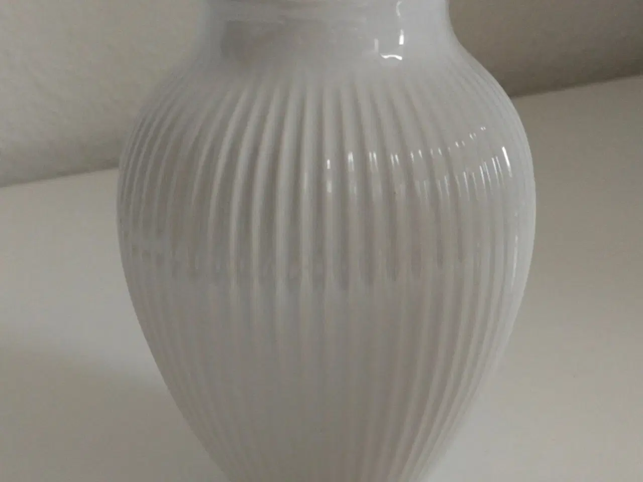Billede 1 - KNABSTRUP KERAMIK VASE 12,5 CM HVID NY/UBRUGT
