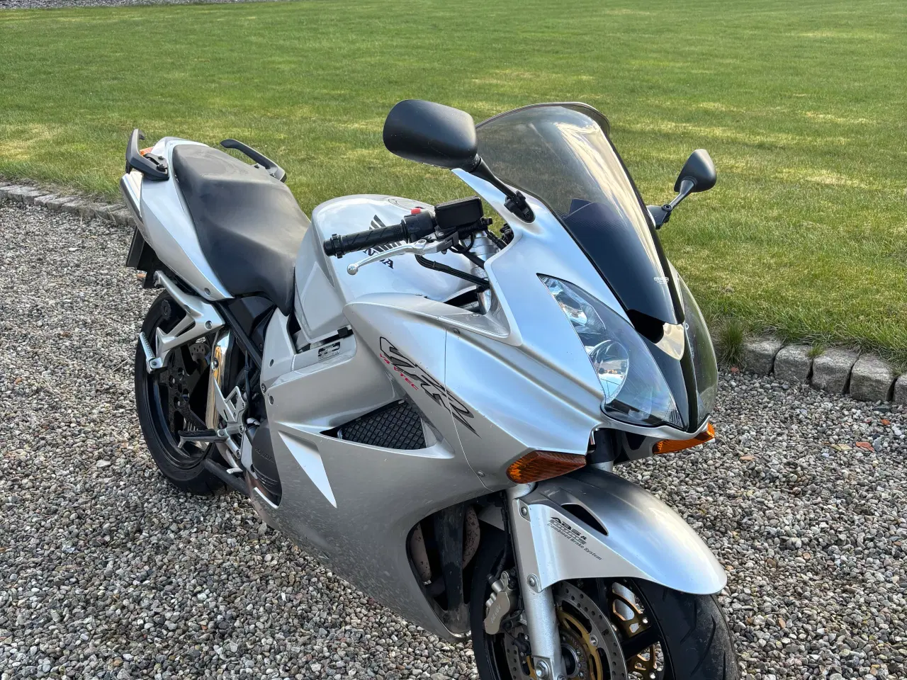 Billede 1 - Honda VFR800 - nyserviceret