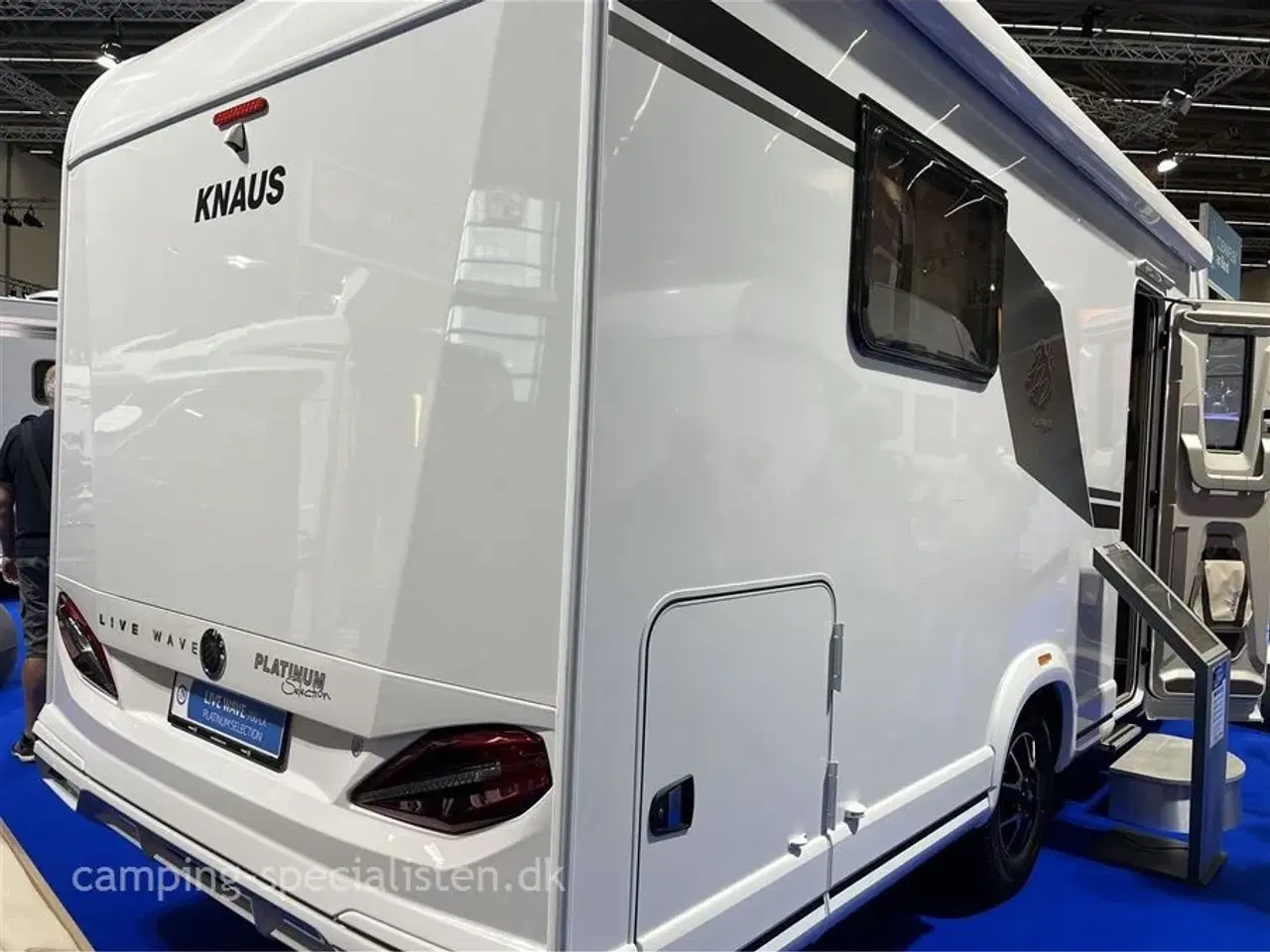 Billede 2 - 2025 - Knaus L!VE Wave 700 LX Platinum Selection   Nyhed 2025! Knaus Live Ti 700 MX 2025 med fritstående queensbed i bagenden - kommer senere hos Camping-Specialisten.dk