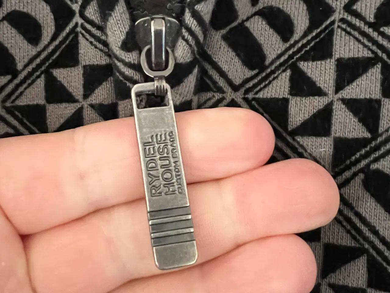 Billede 8 - Rydel House Royalty Sweatshirt m/Lynlås. (Str. L)