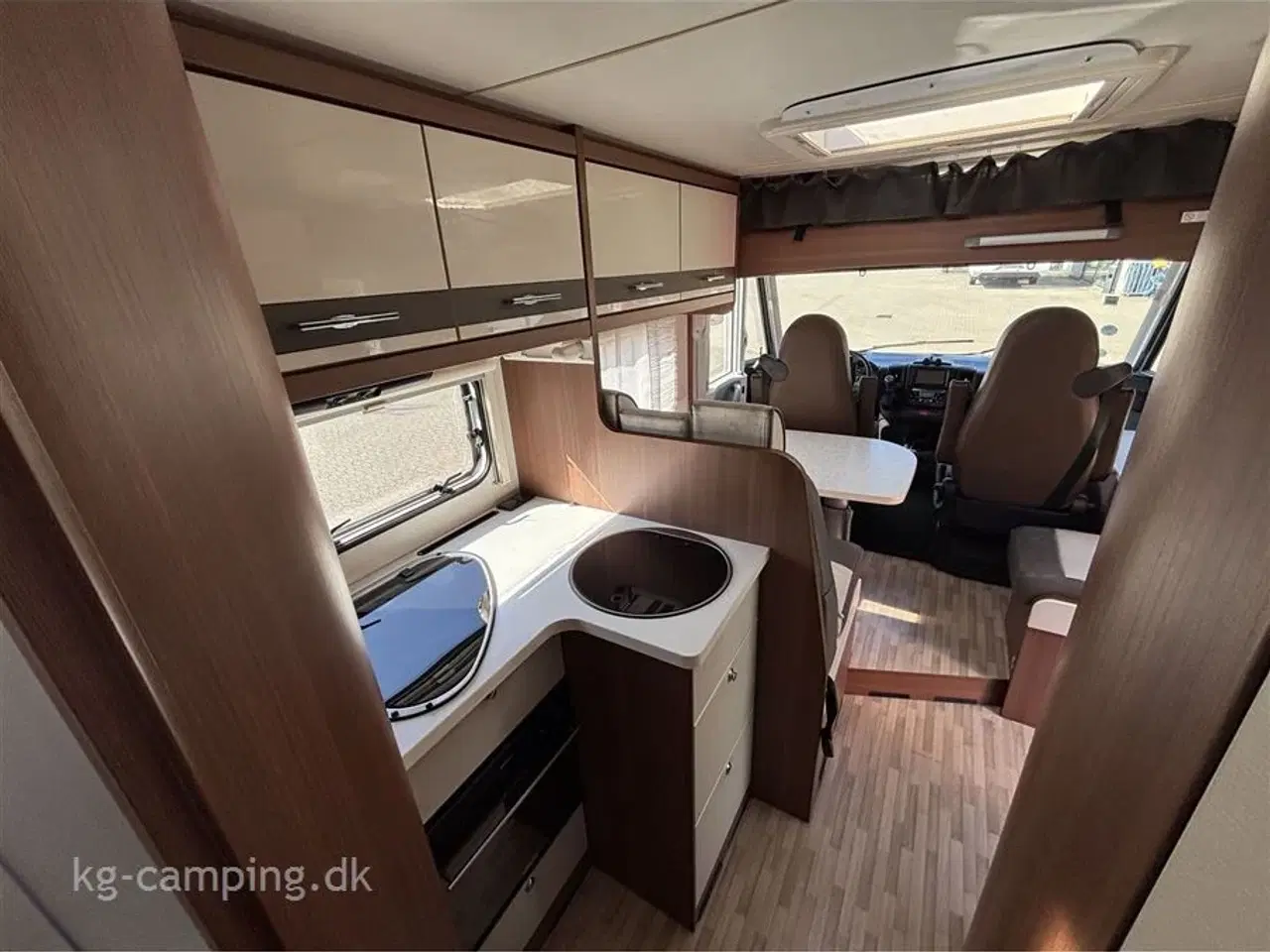 Billede 14 - 2015 - LMC I 745   Fin Helintegrerede autocamper med masser af udstyr.