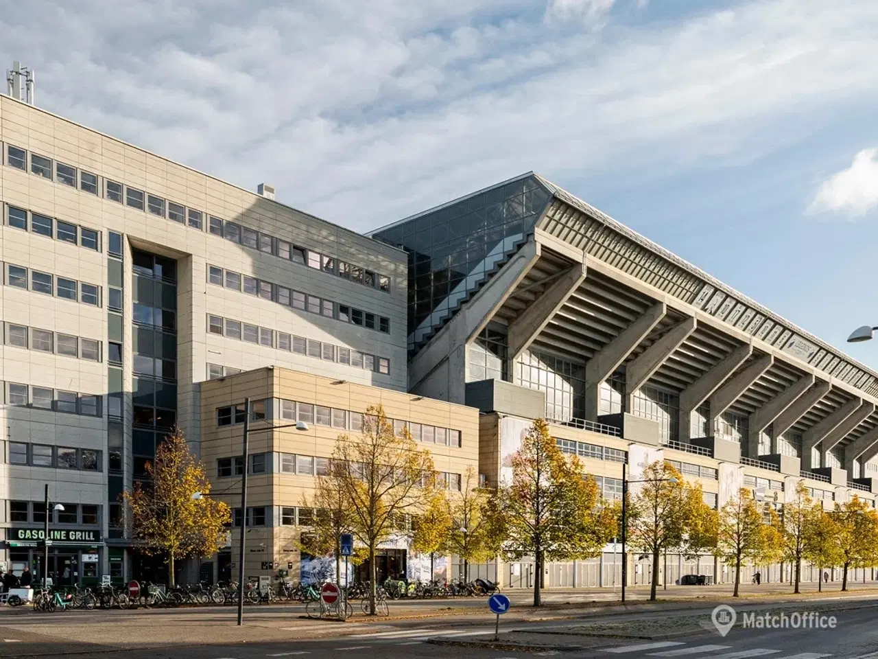 Billede 1 - Med kontor i Parken kan I spille bold med de bedste