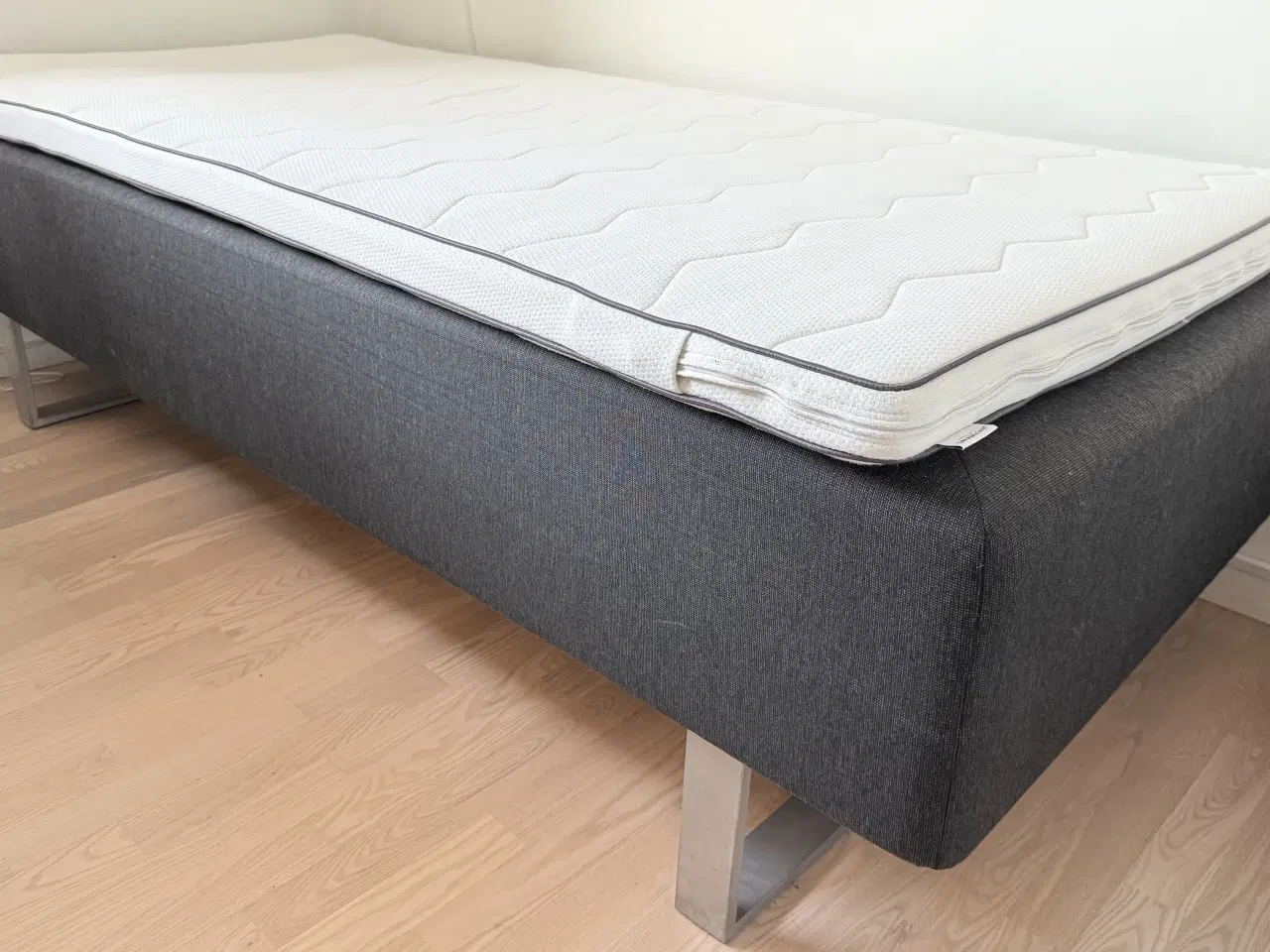 Billede 1 - Seng, Boxmadras, Dreamzone Gold B20 med latex topm