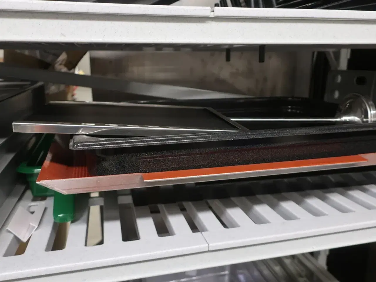 Billede 8 - Reol på hjul CAMBRO med indhold