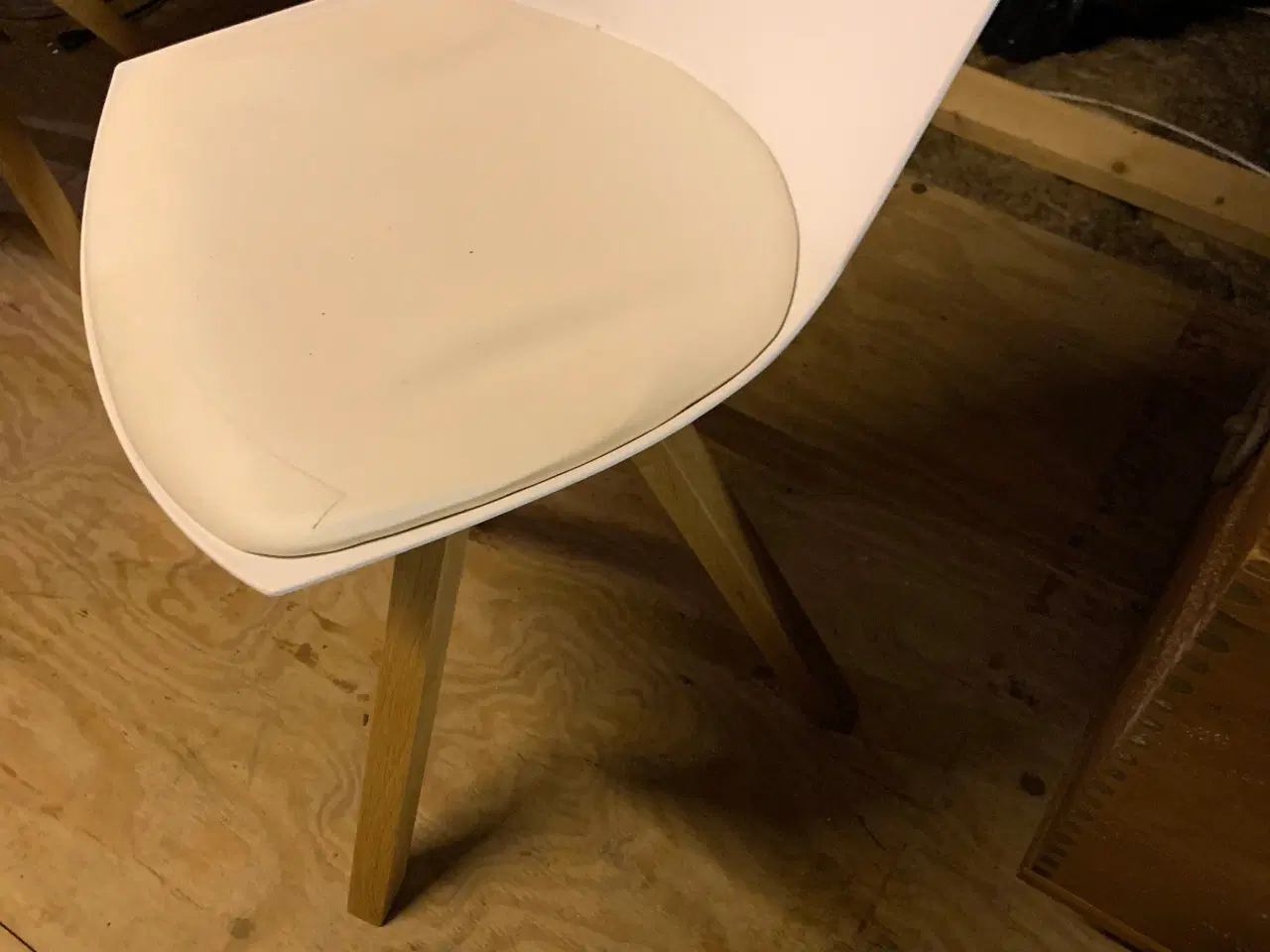 Billede 2 - Spisebord og 2 stole