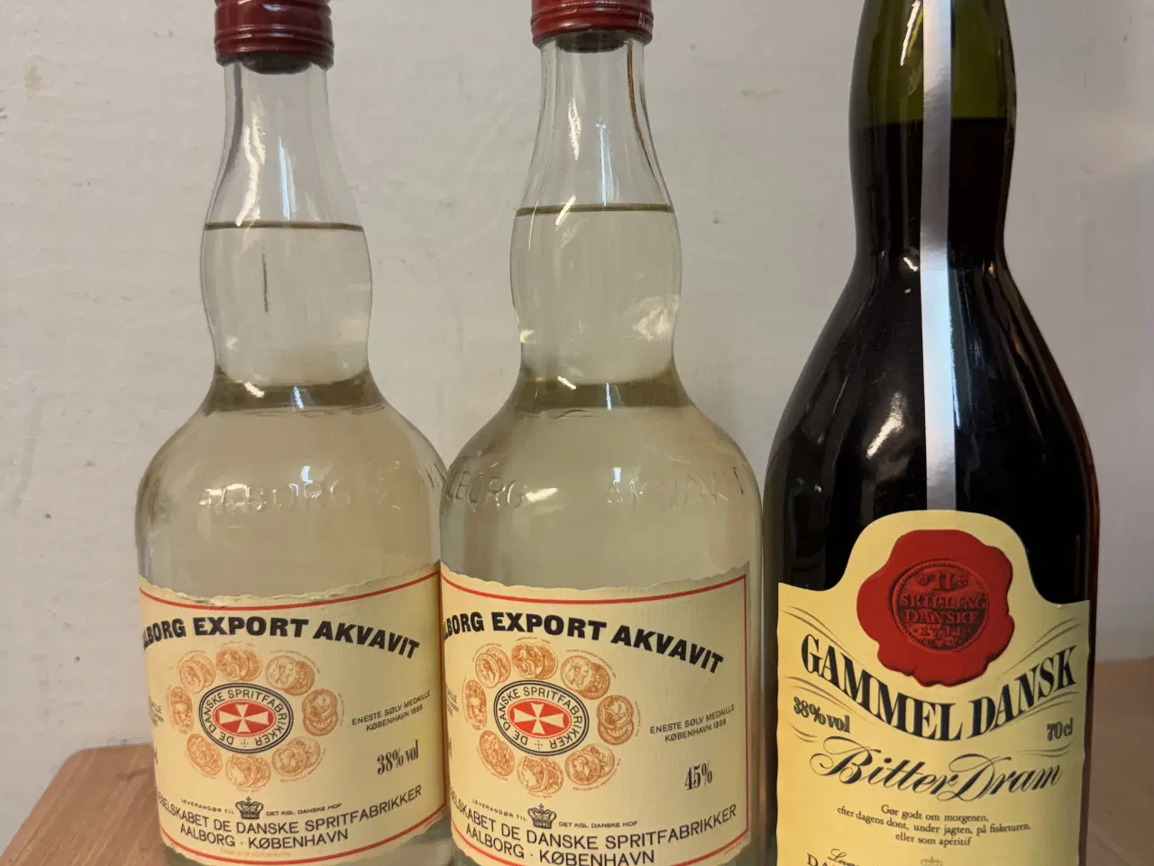 Billede 1 - 3 flasker / snaps og Gammen Dansk