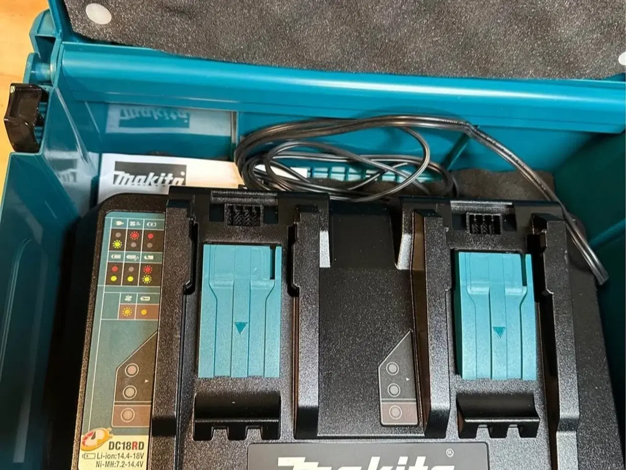 Billede 3 - Makita Dyksav m. batterier og dobbelt oplader.