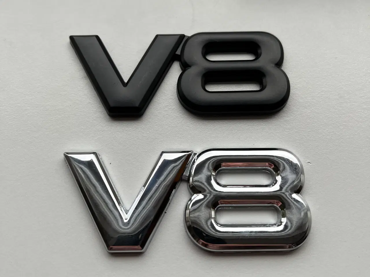 Billede 2 - V8 bil emblem