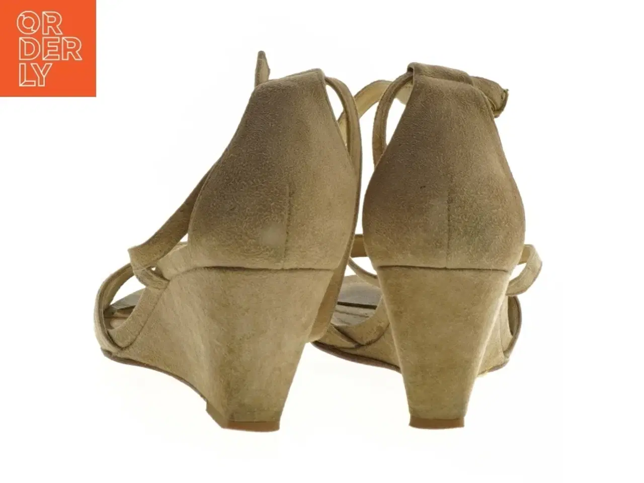 Billede 2 - Brugte beige damesandaler med hæl fra Unisa (str. 38,5 )