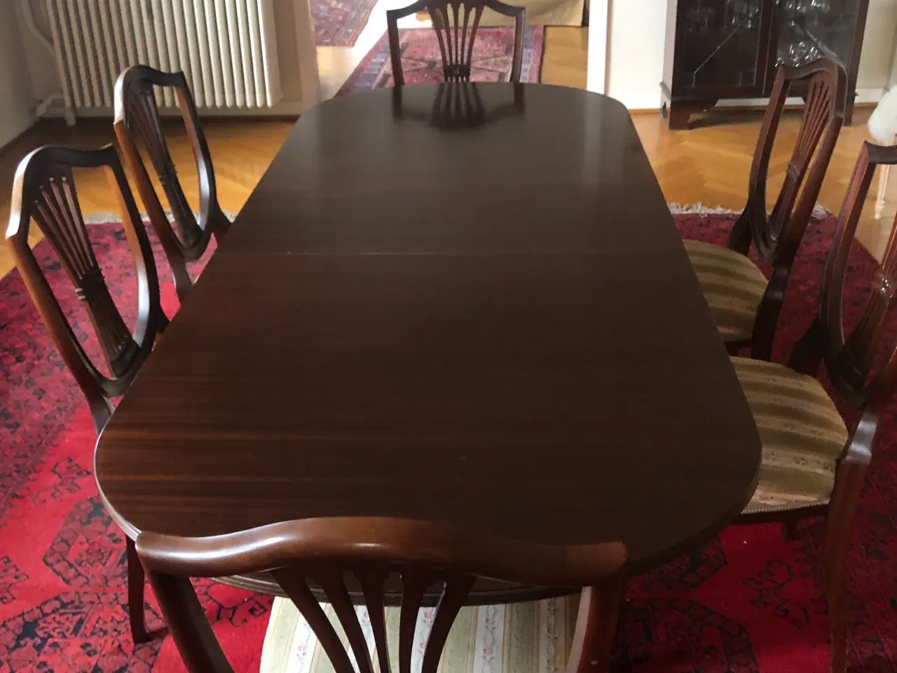 Billede 1 - Flot spisebord m. 6 stole