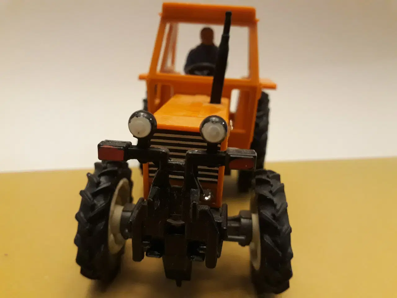 Billede 2 - Britains Fiat Traktor 9528