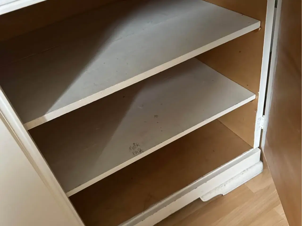 Billede 3 - Gammel skænk 