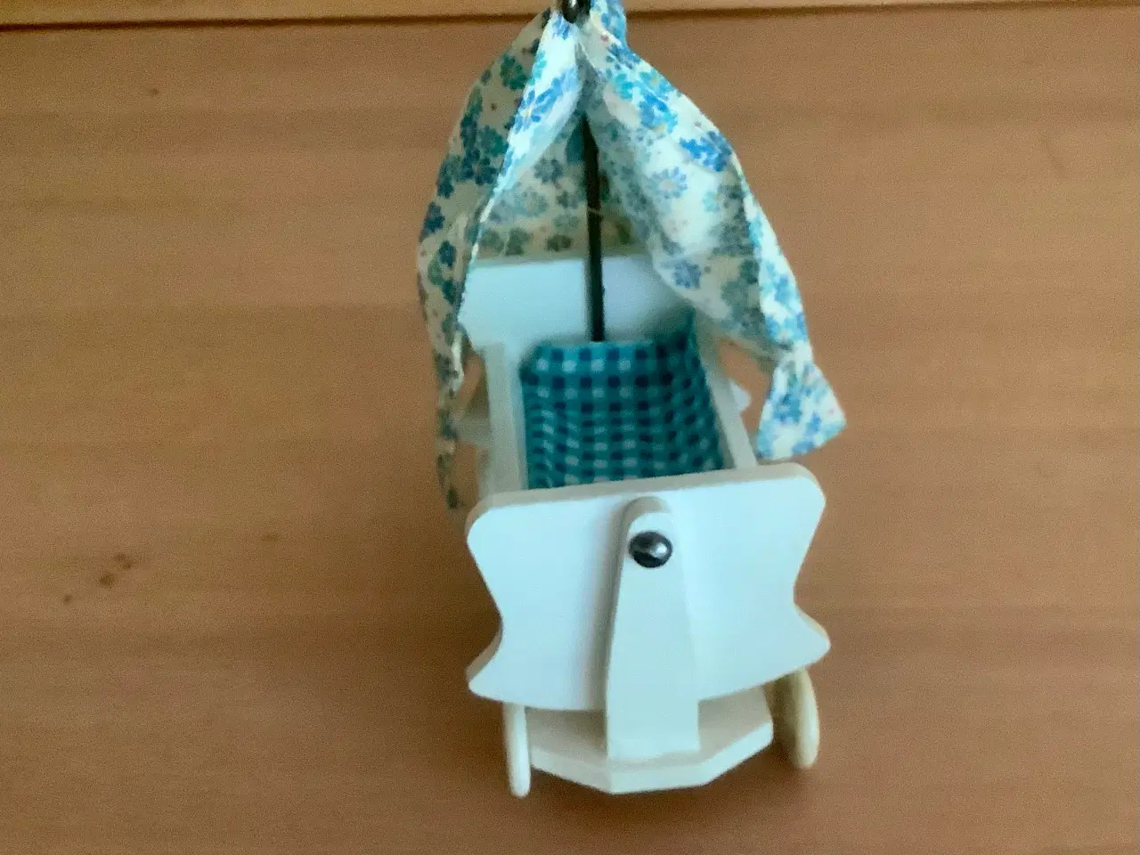 Billede 4 - Dukkehus møbler vugge.