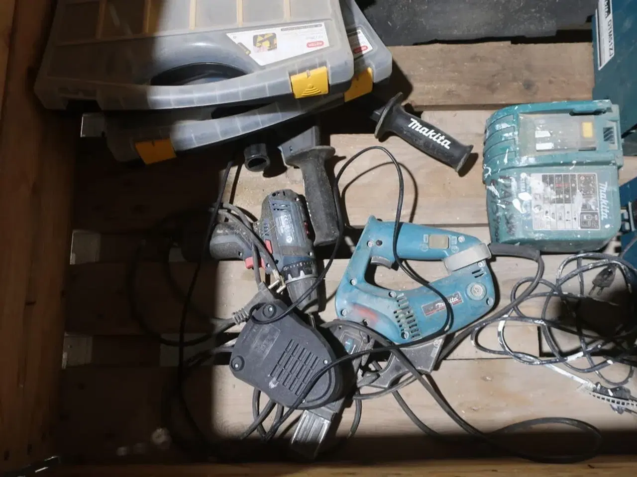 Billede 3 - Palle med div. Håndværktøj MAKITA samt værktøjskasser m.m.
