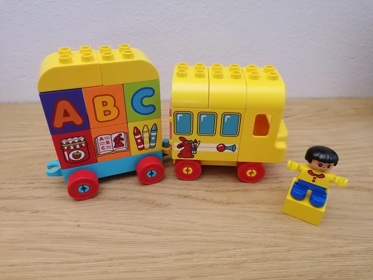 Billede 4 - Duplo Snehvide, Enhjørning, Dyresæt og Skolebus