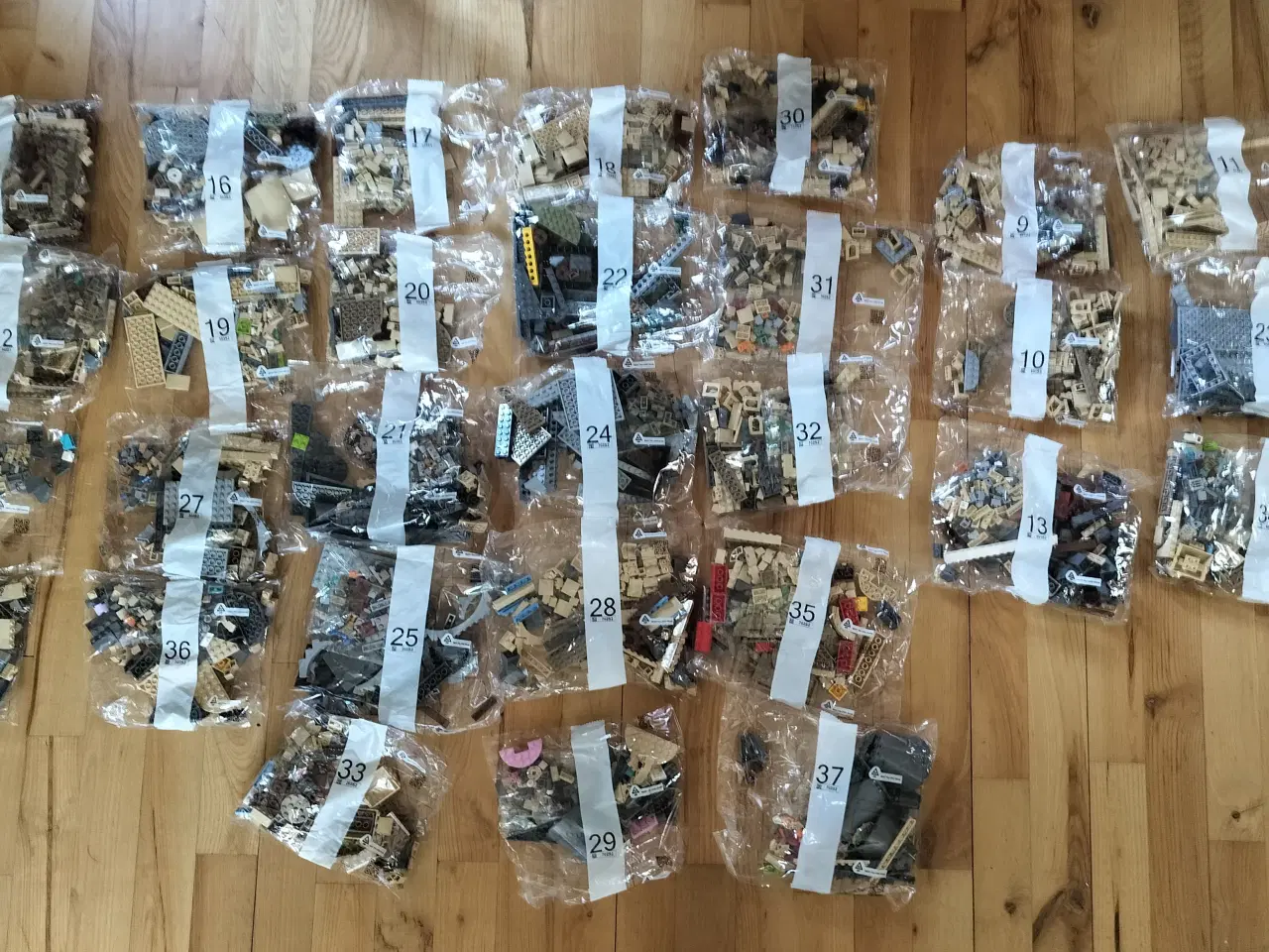 Billede 1 - Poser med LEGO klodser o.m.a. 