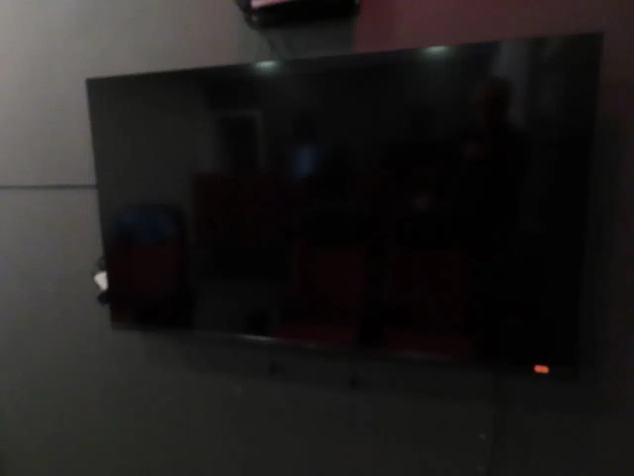 Billede 1 - 48" SMART TV, SHARP AQUOS med fjernbetjening og vægbeslag