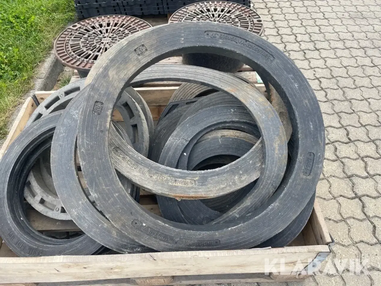 Billede 8 - Brønddæksel rammer 17 styk