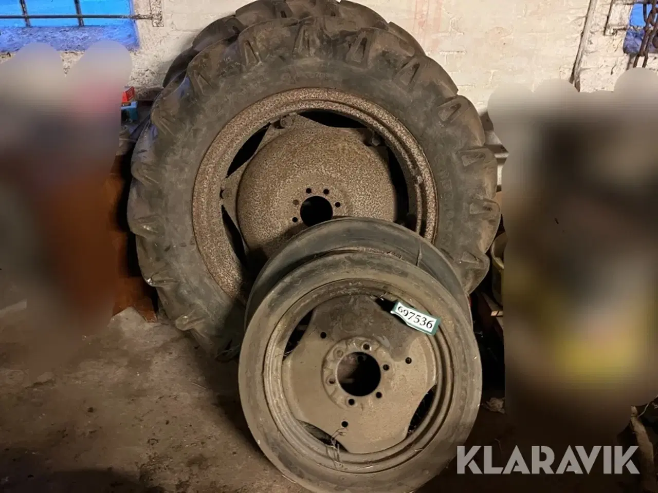 Billede 3 - Traktordæk fra Grå MF - 4 styk