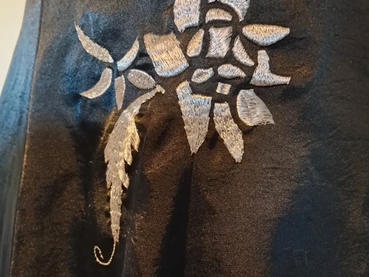 Billede 6 - Vila str. S nederdel med sølv mønster