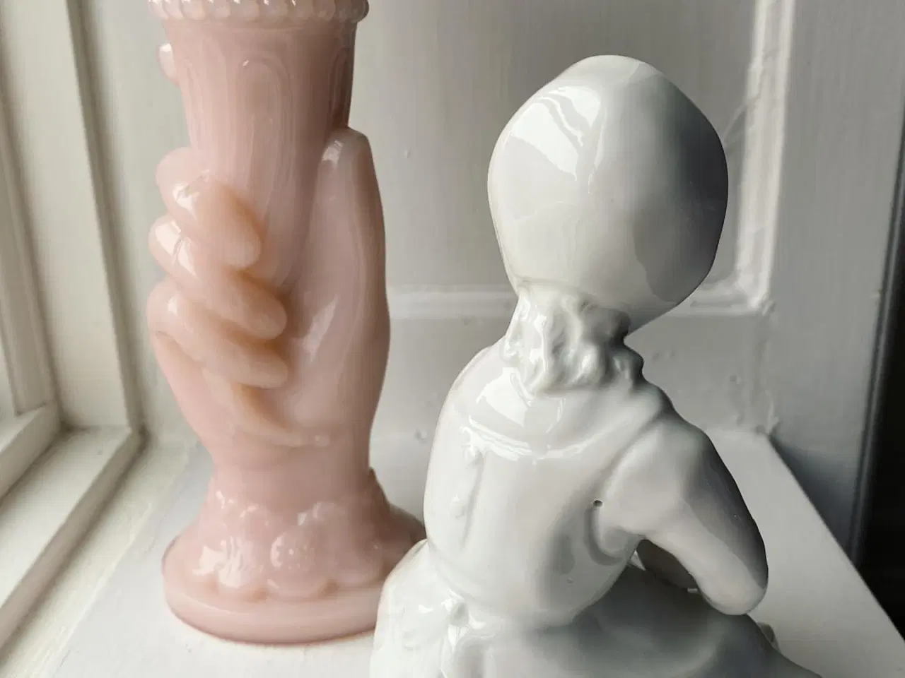 Billede 4 - Porcelænsfigur fra GDR, pige med dukke, NB