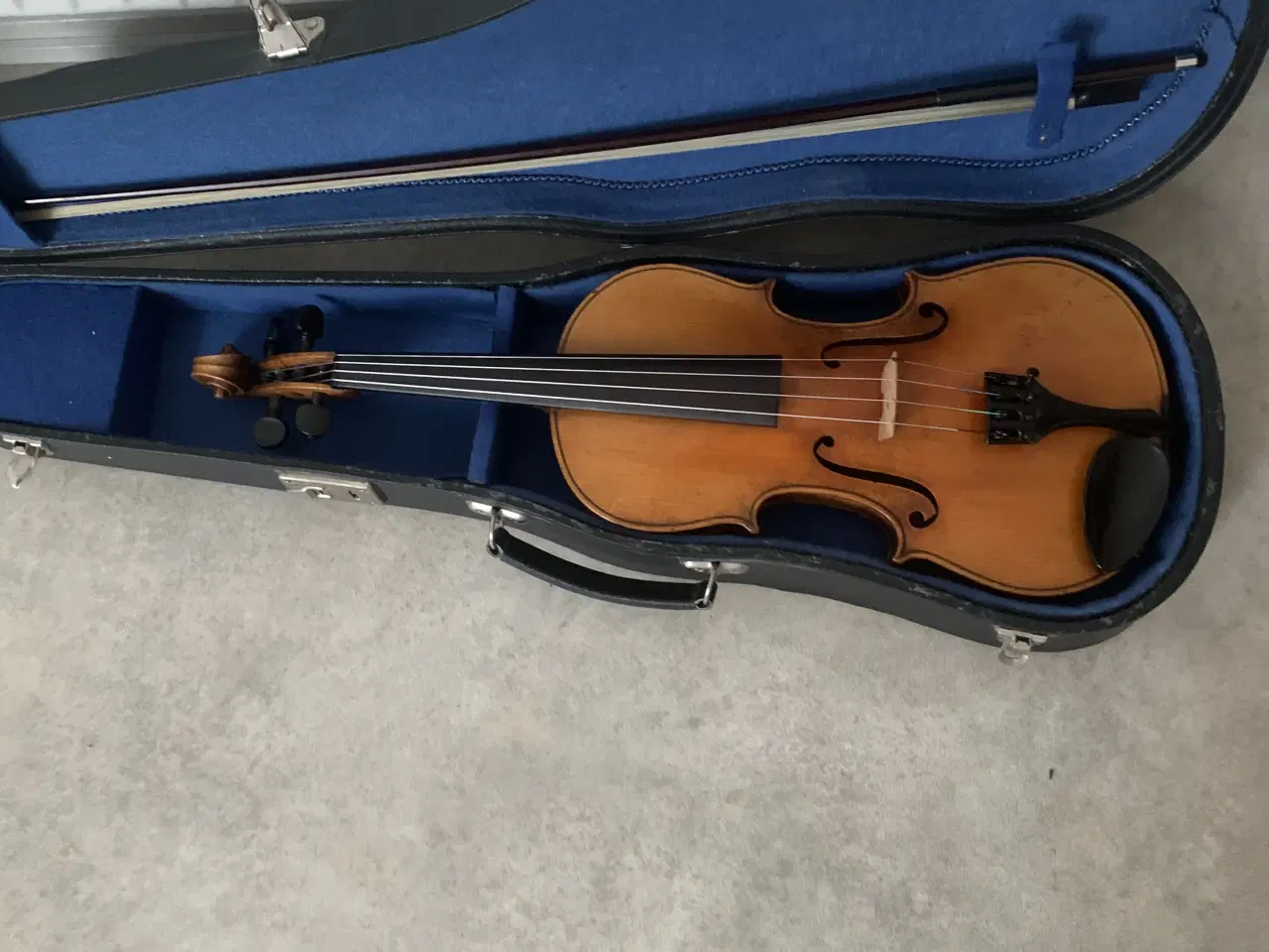 Billede 4 - Ældre violin med bue