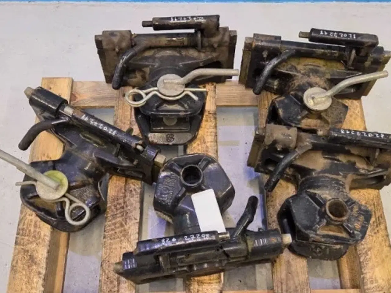 Billede 5 - New Holland T7.175 Hitch 82027298  5Stk